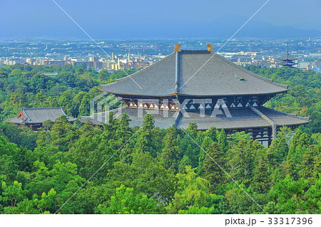 東大寺大仏殿と興福寺五重塔 33317396