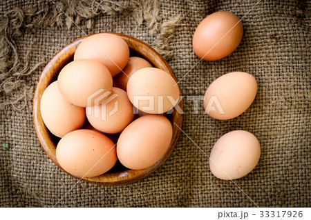 Fresh raw group of eggs Fresh raw group of eggs 33317926