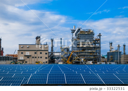 ソーラーパネルと工場 ソーラーパネルと工場 33322531