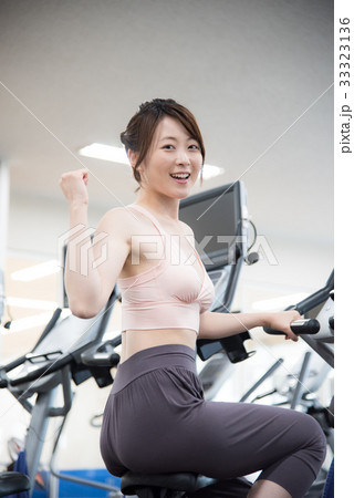 フィットネスクラブ　女性 33323136