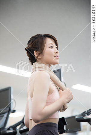 フィットネスクラブ　女性 33323147