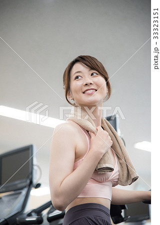 フィットネスクラブ　女性 33323151