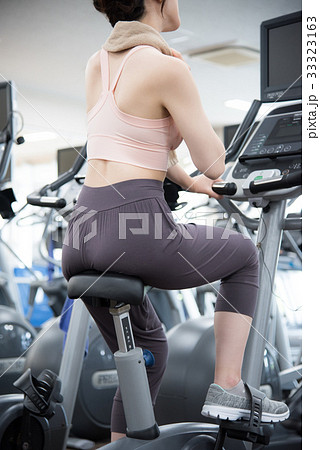 フィットネスクラブ　女性 33323163