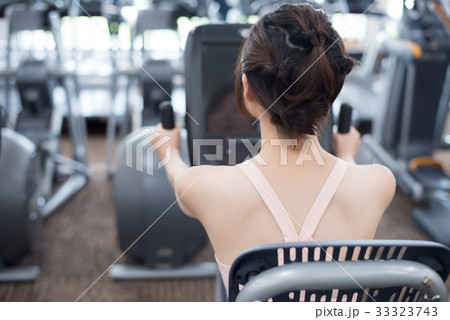 フィットネスクラブ　女性 33323743