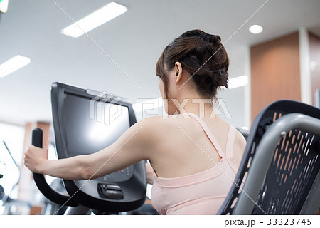 フィットネスクラブ　女性 33323745