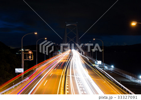Night traffic on the highway 33327091