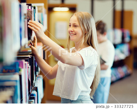 Teenage girl in library Teenage girl in library 33327725