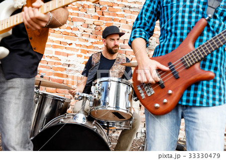 Feel the music Feel the music 33330479