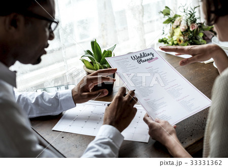 Couple decision for wedding planner 33331362