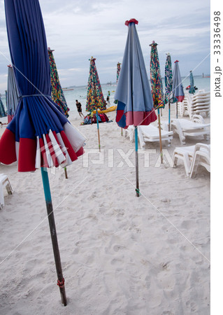 Umbrellas on the beach at Koh Lan Umbrellas on the beach at Koh Lan 33336498