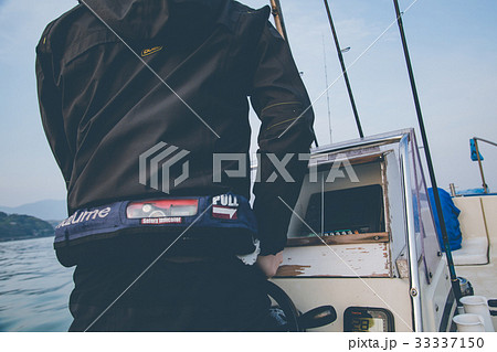 海釣り　船　操縦士 33337150