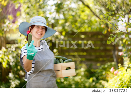 Farmer in hat with cucumber 33337725