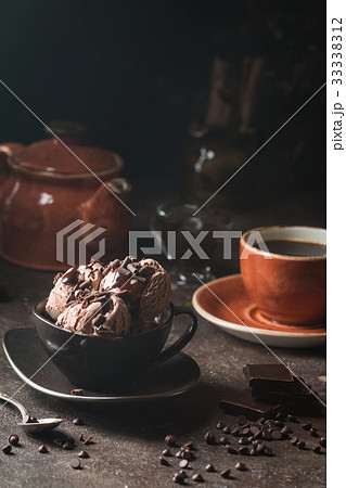 Chocolate coffee ice cream 33338312