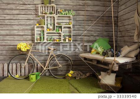 Room with wooden walls with an old bicycle 33339540