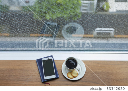 雨の日のモバイル通信イメージ 33342020