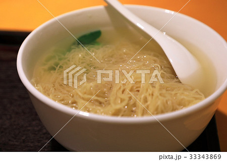 香港で食べる美味しいワンタン麺 33343869