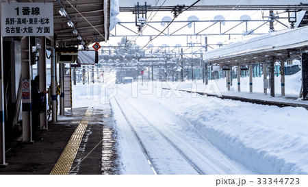 線路に積もる雪 33344723