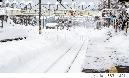 線路に積もる雪 33344801