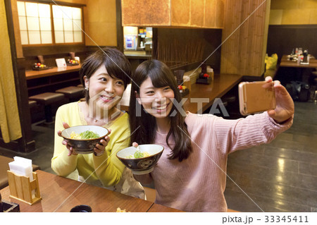 うどん屋にて自撮り 33345411