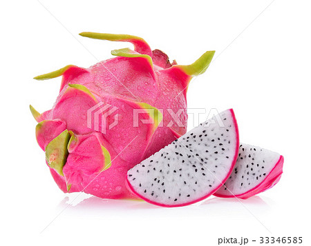 dragon fruit with drops of water  33346585