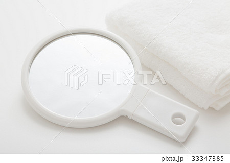 タオルと手鏡 タオルと手鏡 33347385