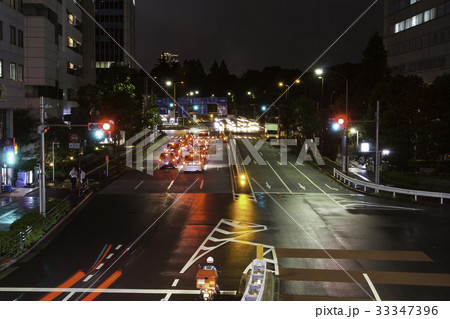 雨上がり、青山一丁目の夜空 33347396