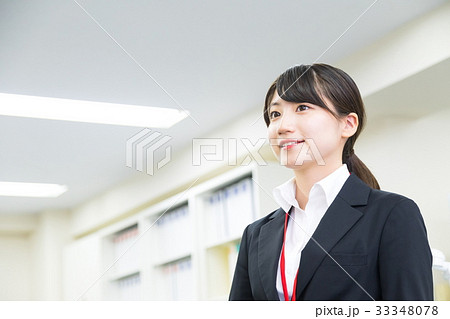 スーツ姿の女性 女性会社員 オフィスレディ OL 新入社員 新人 初々しい スーツ姿の女性 女性会社員 オフィスレディ OL 新入社員 新人 初々しい 33348078