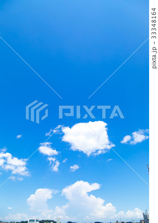 真夏の空 梅時期の晴れ間 雲 コピースペース 広いコピースペース 汎用的な空 真夏の空 梅時期の晴れ間 雲 コピースペース 広いコピースペース 汎用的な空 33348164