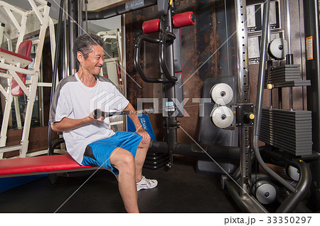スポーツジム　ナイスミドル　トレーニング　ライフスタイル　GYM　トレーニング　若々しい　ウェア 33350297