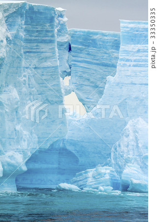 Antarctica - Antarctic Peninsula - Tabular Iceberg Antarctica - Antarctic Peninsula - Tabular Iceberg 33350335