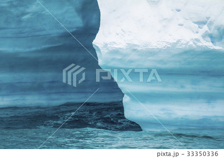 Antarctica - Antarctic Peninsula - Tabular Iceberg Antarctica - Antarctic Peninsula - Tabular Iceberg 33350336