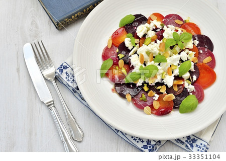 ビーツルートとゴートチーズのサラダ/beetroots and goat cheese salad ビーツルートとゴートチーズのサラダ/beetroots and goat cheese salad 33351104