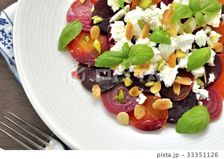 ビーツルートとゴートチーズのサラダ/beetroots and goat cheese salad ビーツルートとゴートチーズのサラダ/beetroots and goat cheese salad 33351126