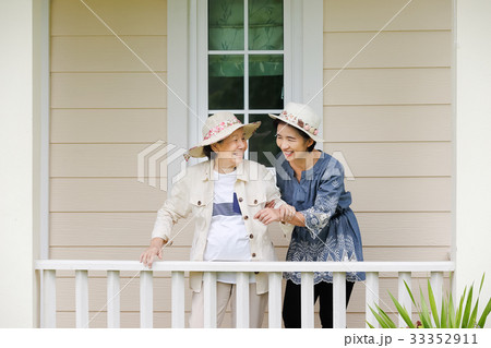 Elderly woman relax in backyard with daughter Elderly woman relax in backyard with daughter 33352911