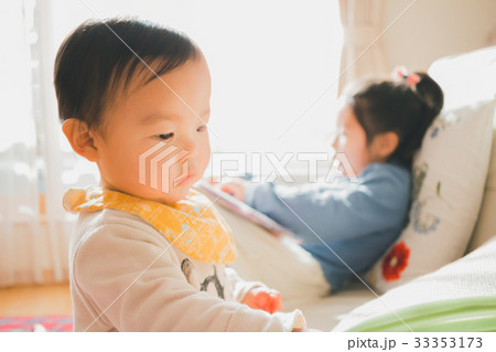 1 year old & 6 years old 1 year old & 6 years old 33353173