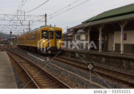 夕暮れの岩鼻駅と宇部線 33353221