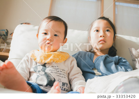 1 year old & 6 years old 1 year old & 6 years old 33353420