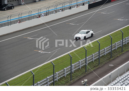 富士スピードウェイ　白いレースカー 33353421