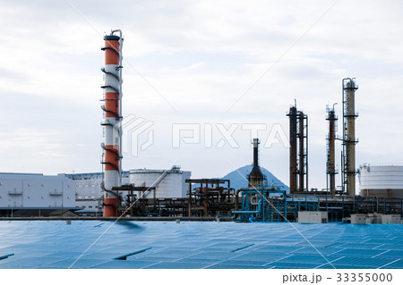 ソーラーパネルと工場 ソーラーパネルと工場 33355000