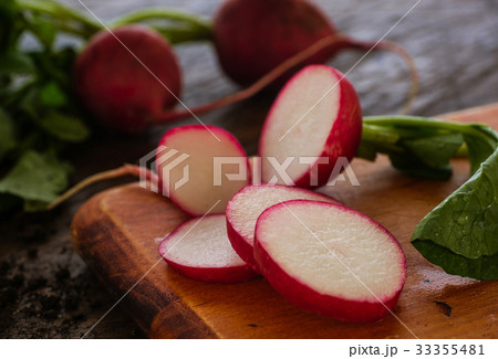 Slices of red radish on cutting board 33355481