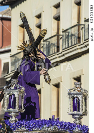 Spain, Andalusia, Granada, Plaza Nueva, Statue of Jesus Christ carrying cross during Stations of Cross 33355868