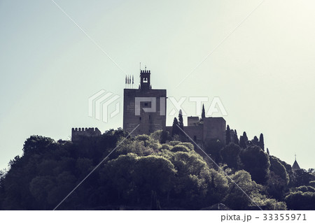 Spain, Andalusia, Granada, Palace of Alhambra on hill Spain, Andalusia, Granada, Palace of Alhambra on hill 33355971
