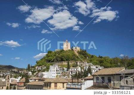Spain, Andalusia, Granada, Plaza Nueva, Palace of Alhambra on hill Spain, Andalusia, Granada, Plaza Nueva, Palace of Alhambra on hill 33356121