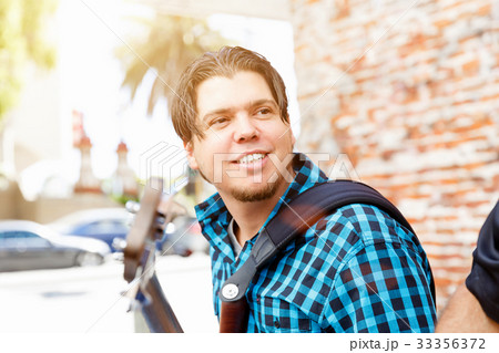 Feel the msuic 33356372