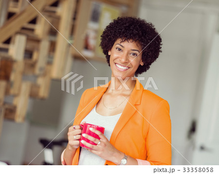 Portrait of young businesswoman 33358058