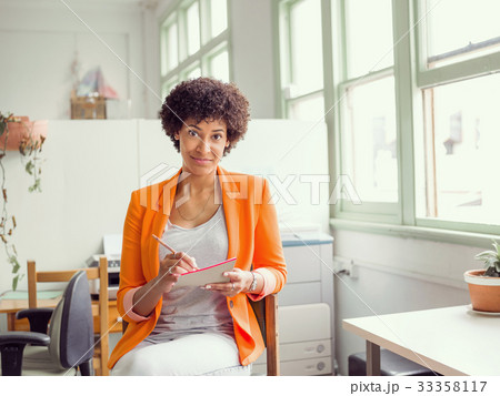Portrait of young businesswoman Portrait of young businesswoman 33358117