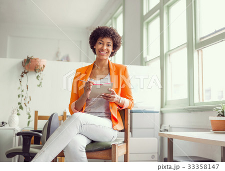 Portrait of young businesswoman Portrait of young businesswoman 33358147