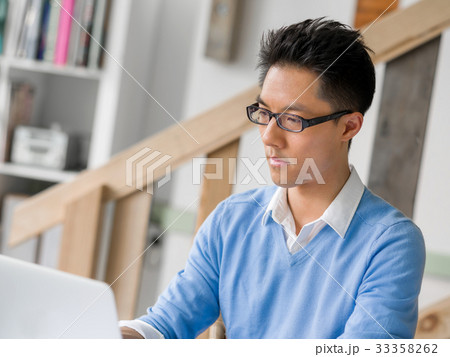 Portrait of young businessman Portrait of young businessman 33358262