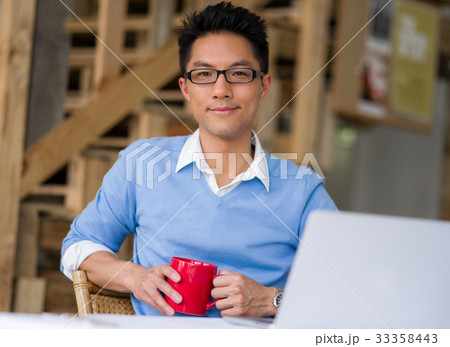 Portrait of young businessman Portrait of young businessman 33358443