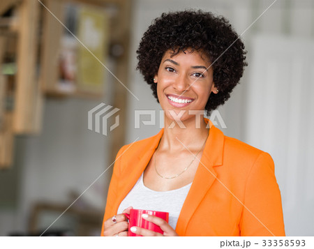 Portrait of young businesswoman Portrait of young businesswoman 33358593